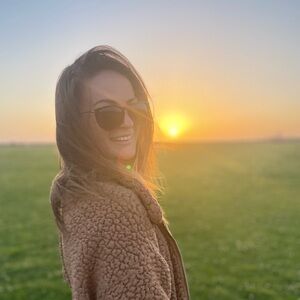 Meet your Posher, Cassandra